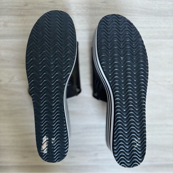 Black & white striped Juicy by juicy couture platform Y2K style sandals - Picture 2 of 10